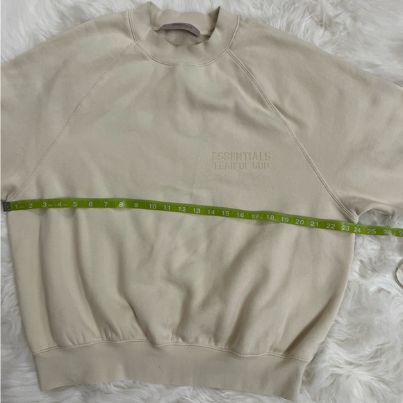 FEAR OF GOD ESSENTIALS
Off-White Crewneck Sweatshirt - Picture 7 of 11